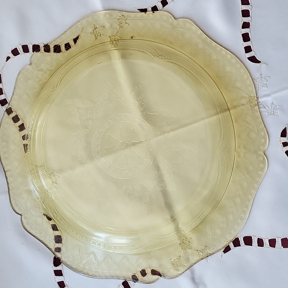 Vintage Glass Plate - 10 1/2 inches diameter - Picture 2 of 4